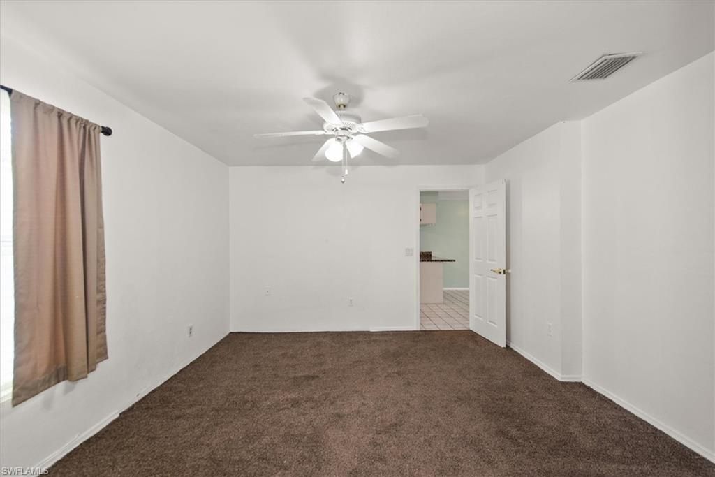 Empty room, Interior