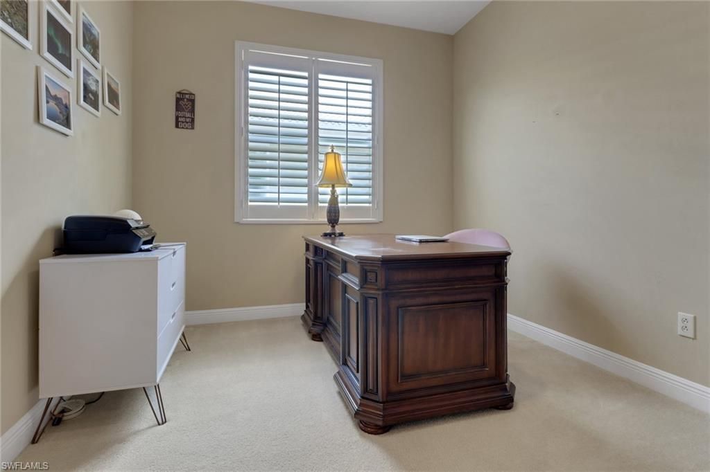 Home Office, Interior