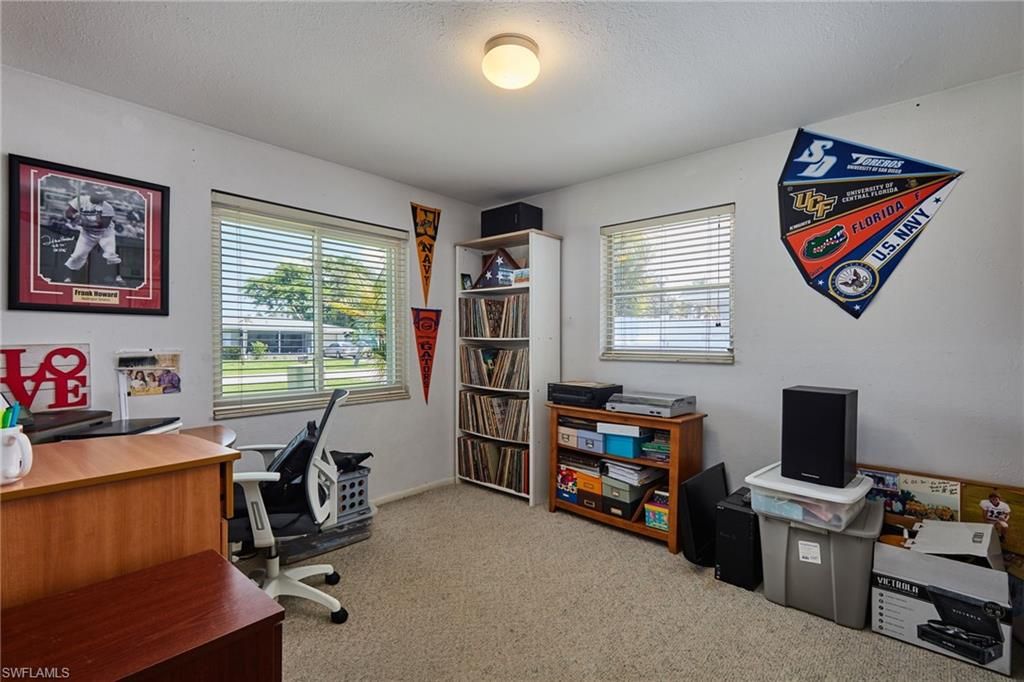 Home Office, Interior