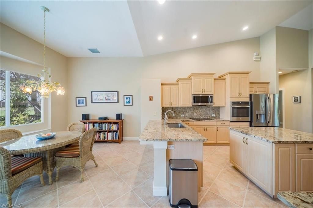 Dining room, Interior, Kitchen, Pendant Lights, Recessed Lighting, Stainless Steel Appliances
