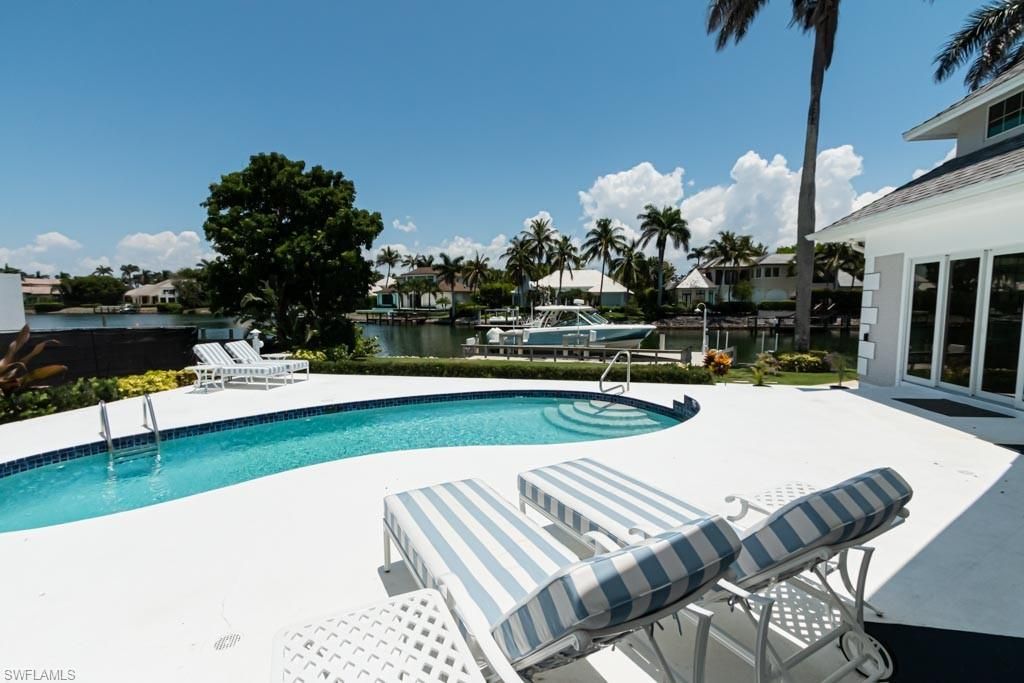 Exterior, Pool, Water