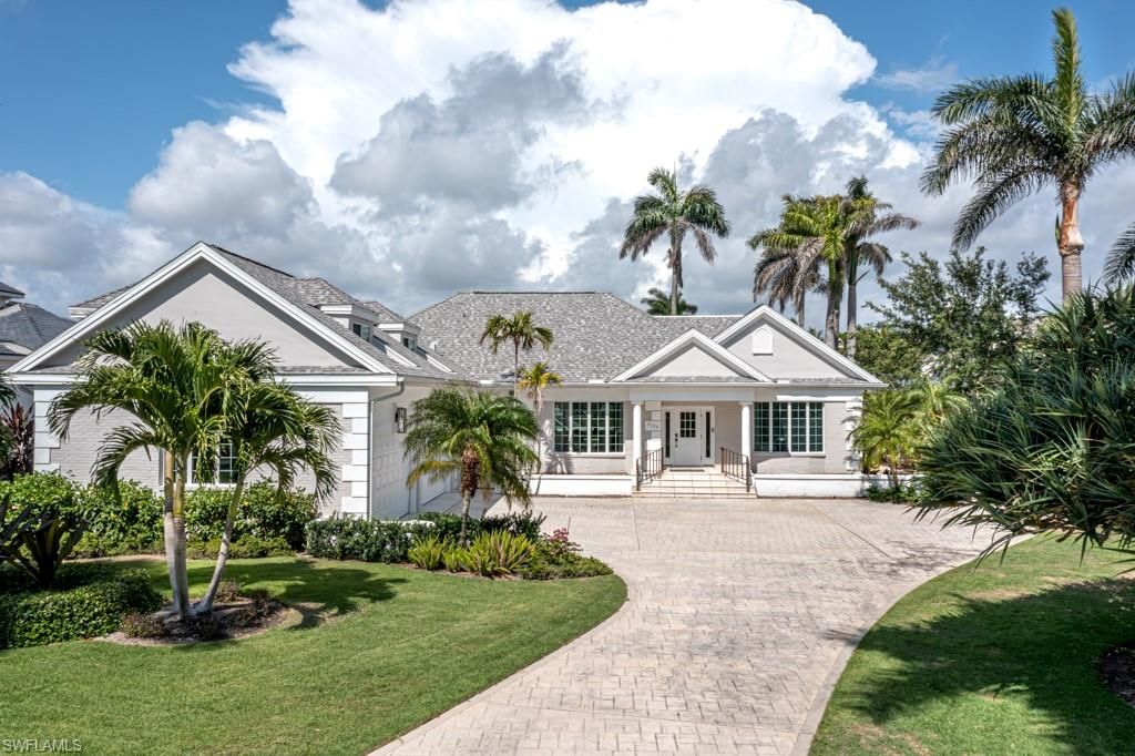Exterior, Facade, Ranch