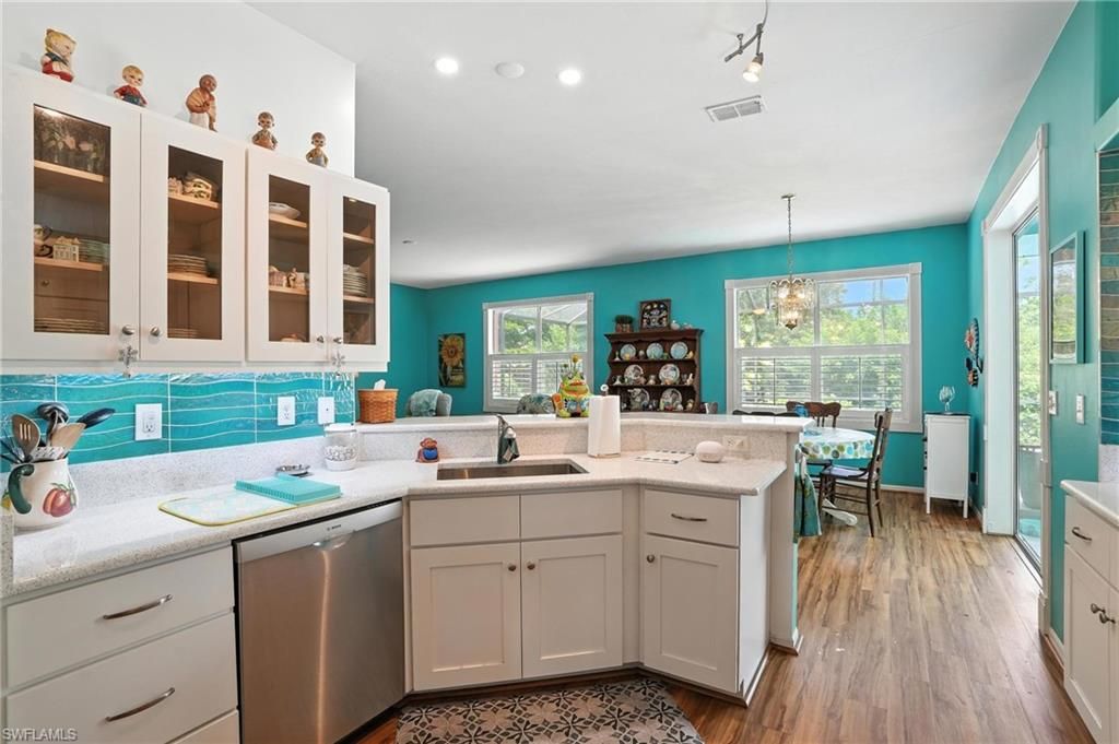Dining room, Interior, Kitchen, Pendant Lights, Recessed Lighting, Wood Texture Flooring