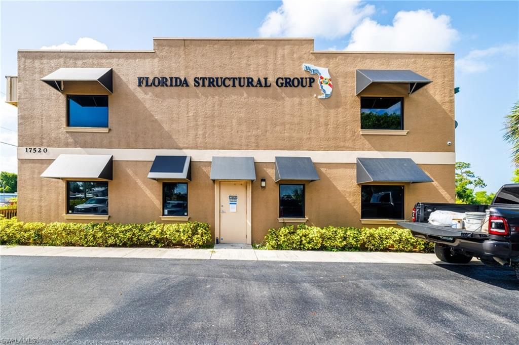 Exterior, Facade, Modern