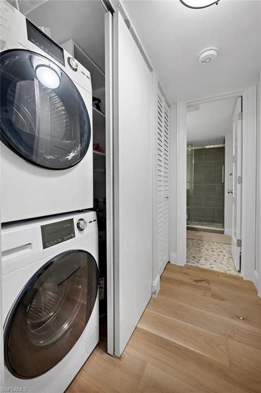 Interior, Utility Closets, Washer, Wood Texture Flooring