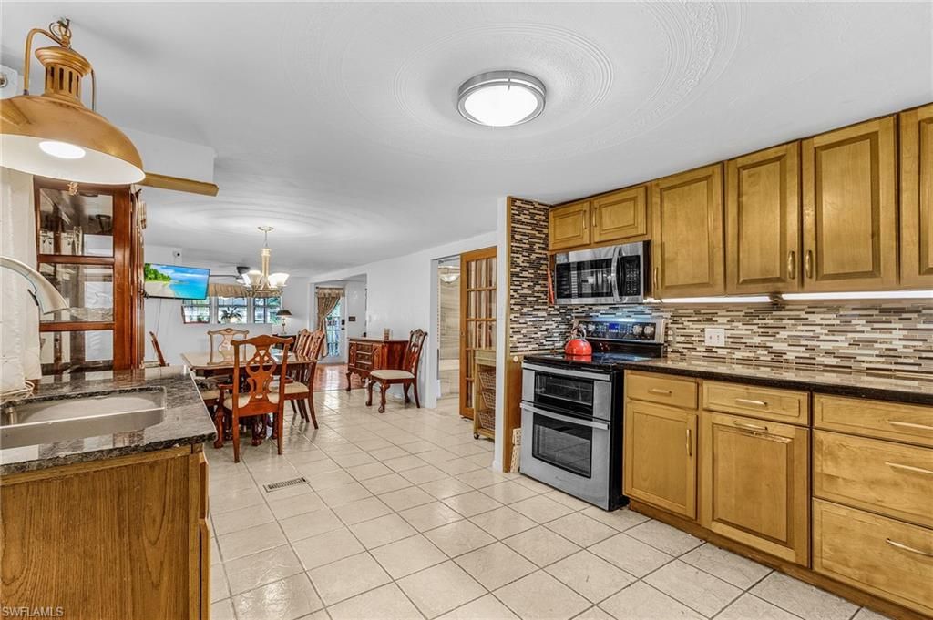 Chandelier, Dining room, Interior, Kitchen