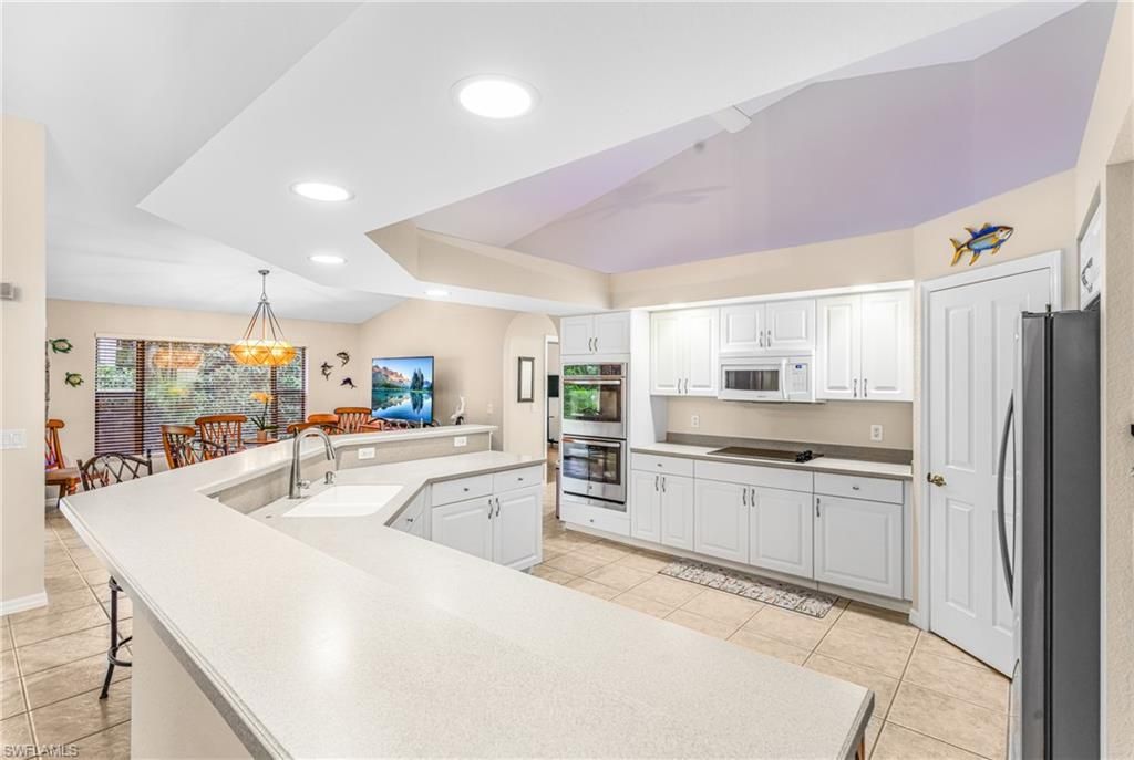 Dining room, Interior, Kitchen, Pendant Lights, Recessed Lighting, Stainless Steel Appliances