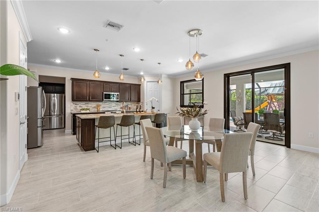 Dining room, Interior, Kitchen, Pendant Lights, Recessed Lighting, Stainless Steel Appliances