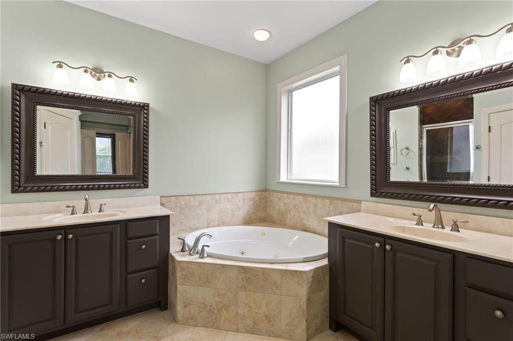 Bathroom, Dual Sink Vanities, Interior, Recessed Lighting