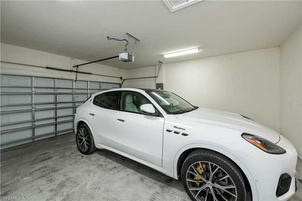 Garage, Interior