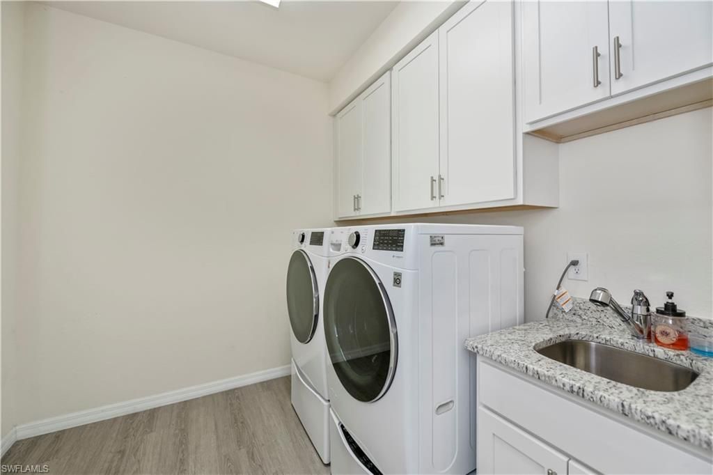 Interior, Washer, Wood Texture Flooring