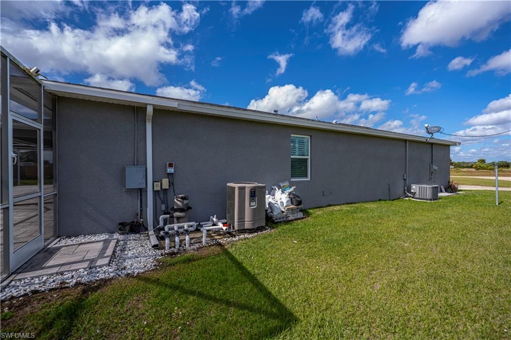 Backyard, Exterior