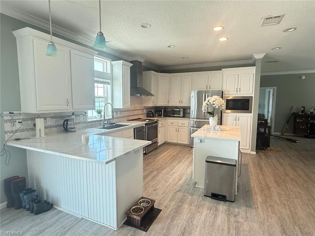 Interior, Kitchen, Pendant Lights, Recessed Lighting, Wood Texture Flooring