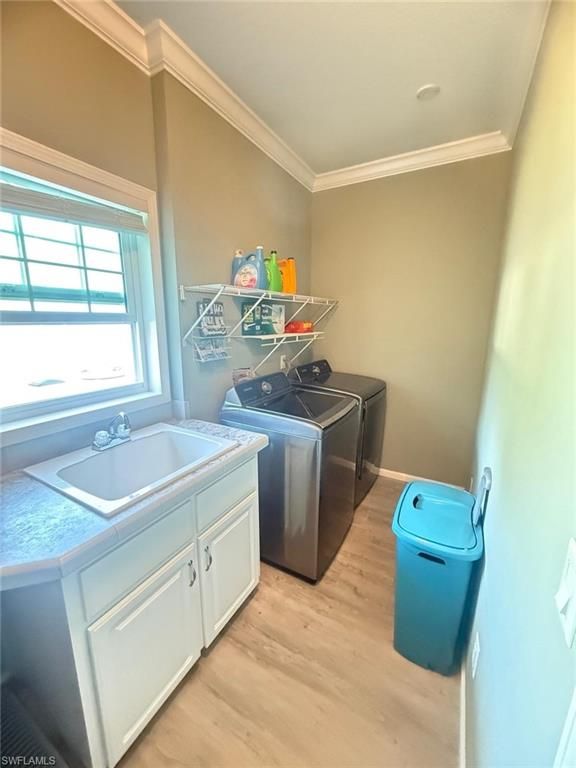 Interior, Washer, Wood Texture Flooring