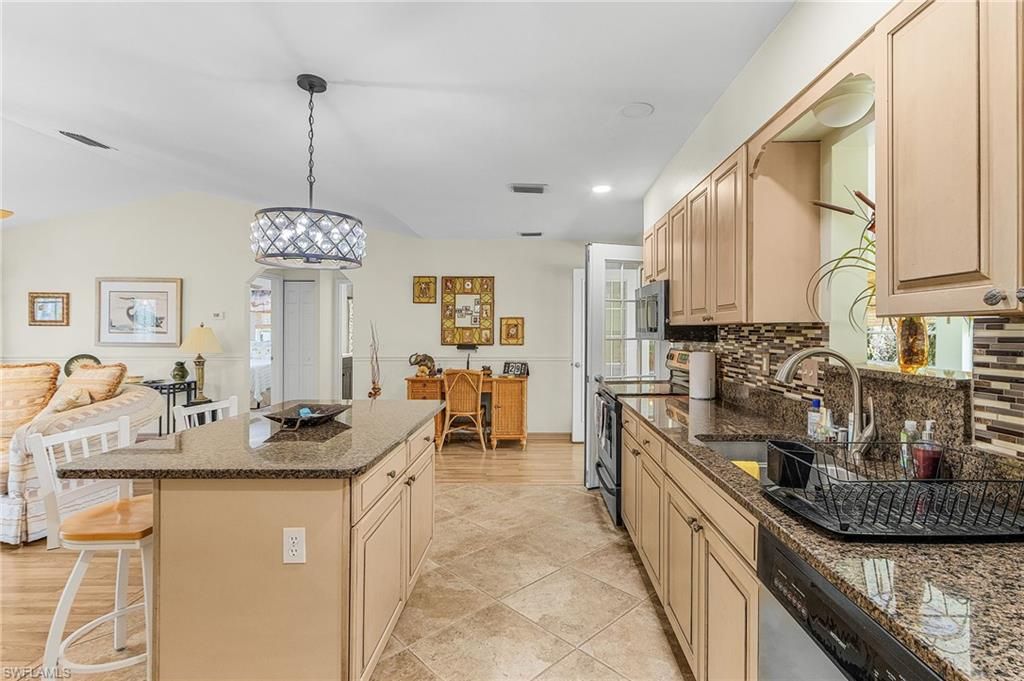 Dining room, Interior, Kitchen, Pendant Lights, Recessed Lighting, Wood Texture Flooring