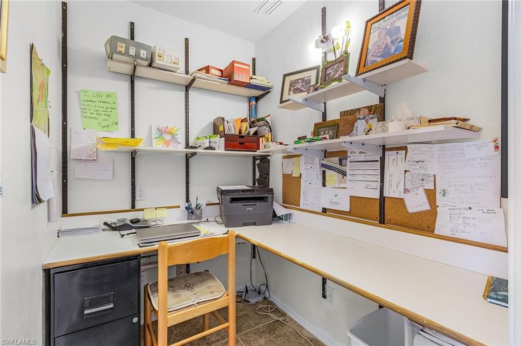 Home Office, Interior