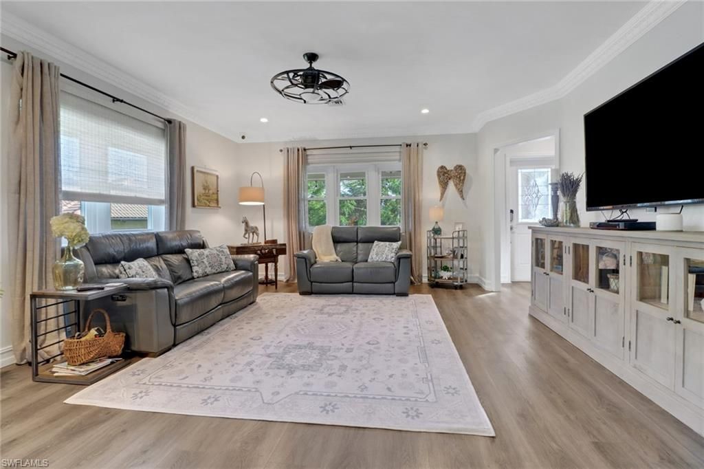 Interior, Living room, Recessed Lighting, Wood Texture Flooring