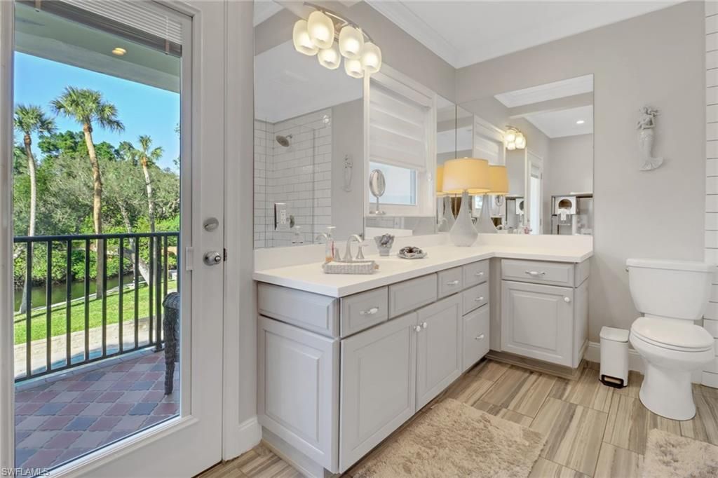 Bathroom, Interior, Recessed Lighting, Wood Texture Flooring