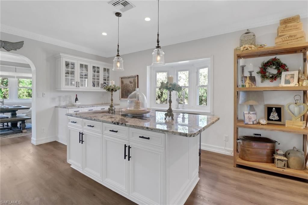 Dining room, Interior, Kitchen, Pendant Lights, Recessed Lighting, Wood Texture Flooring