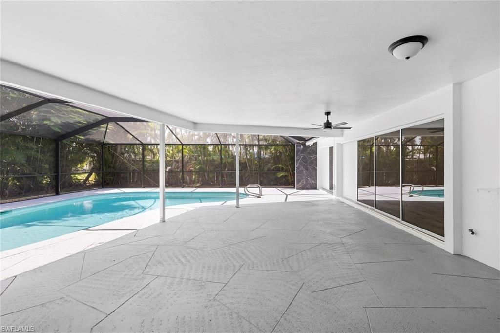 Interior, Pool, Sun Room