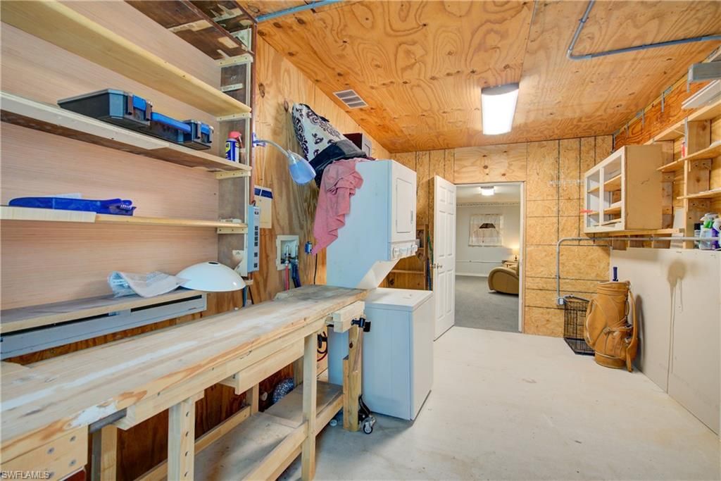 Interior, Washer, Wooden Ceilings, Wooden Walls