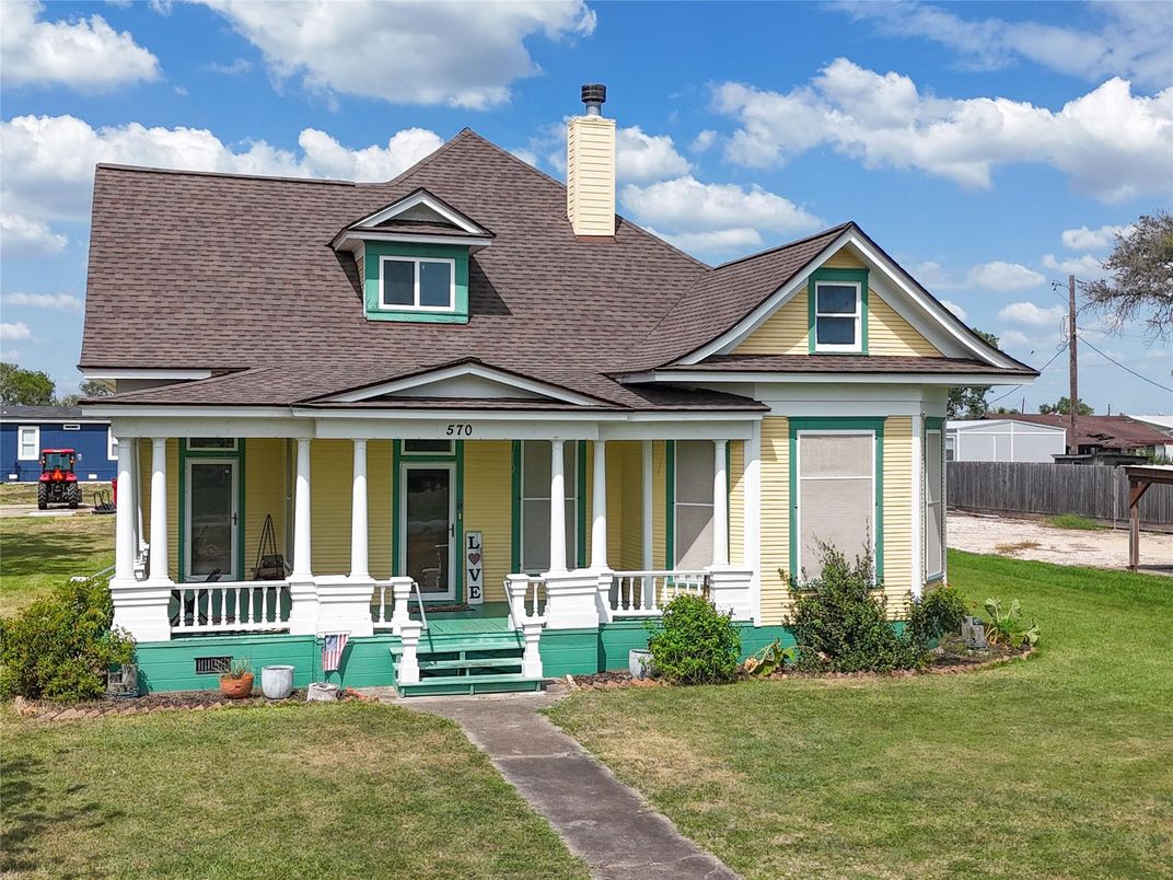 Exterior, Facade, Cape Cod