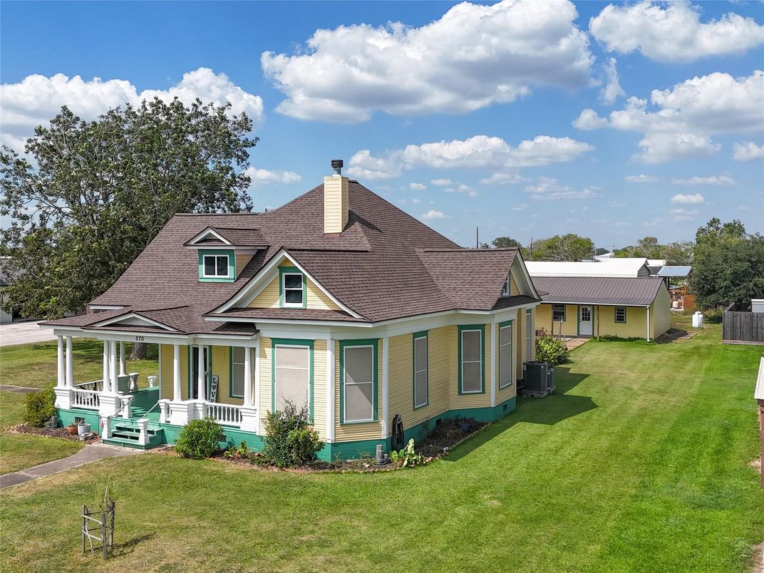 Backyard, Exterior, Facade, Cape Cod