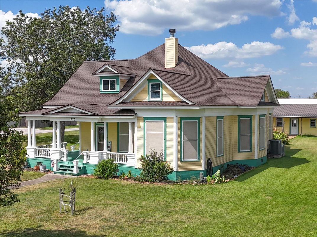 Exterior, Facade, Cape Cod