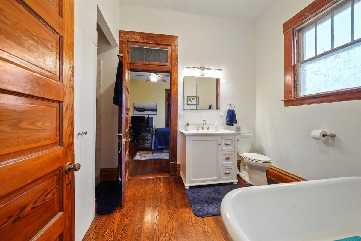 Bathroom, Dual Sink Vanities, Interior, Wood Texture Flooring