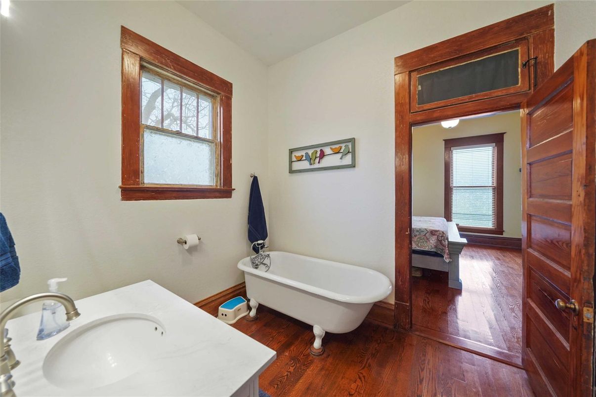 Bathroom, Dual Sink Vanities, Free Standing Baths, Interior, Wood Texture Flooring