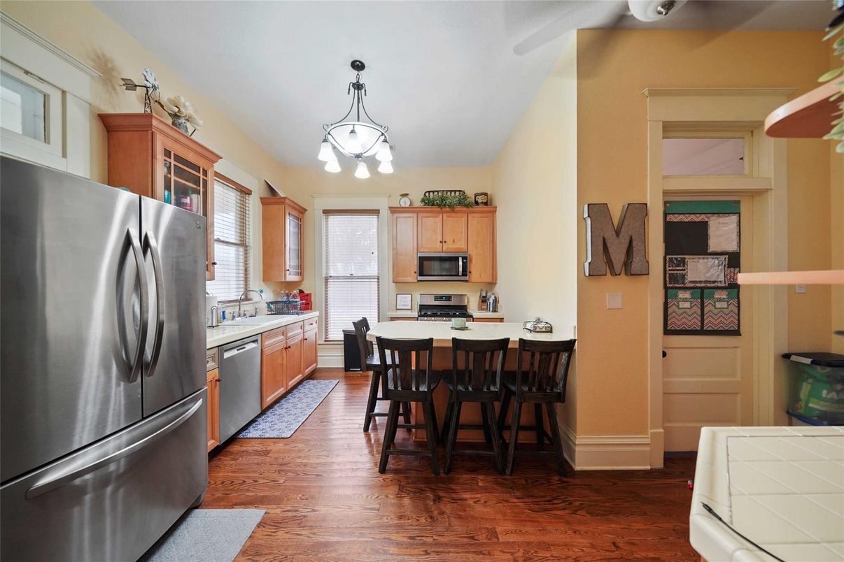 Dining room, Interior, Kitchen, Pendant Lights, Stainless Steel Appliances, Wood Texture Flooring