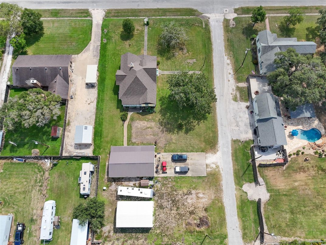Exterior, Drone