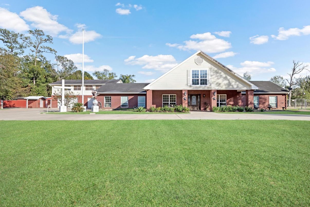 Attached, Backyard, Exterior, Facade, Brick Facade, Farmhouse