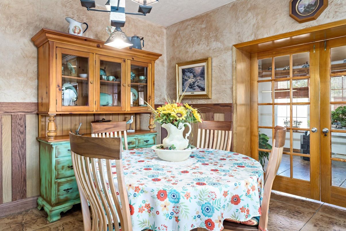 Chandelier, Dining room, Interior