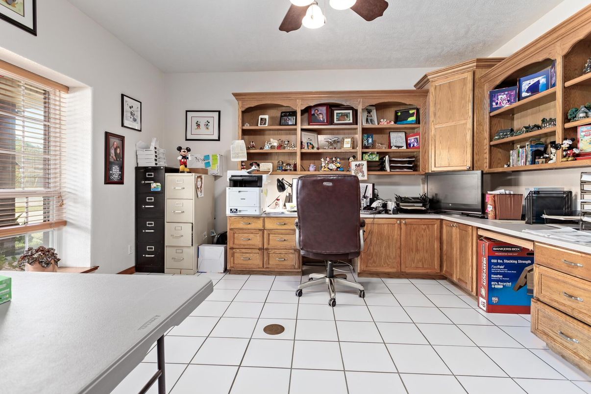 Home Office, Interior