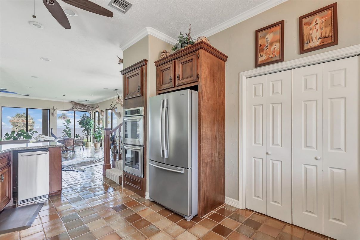 Dining room, Interior, Kitchen, Recessed Lighting, Stainless Steel Appliances