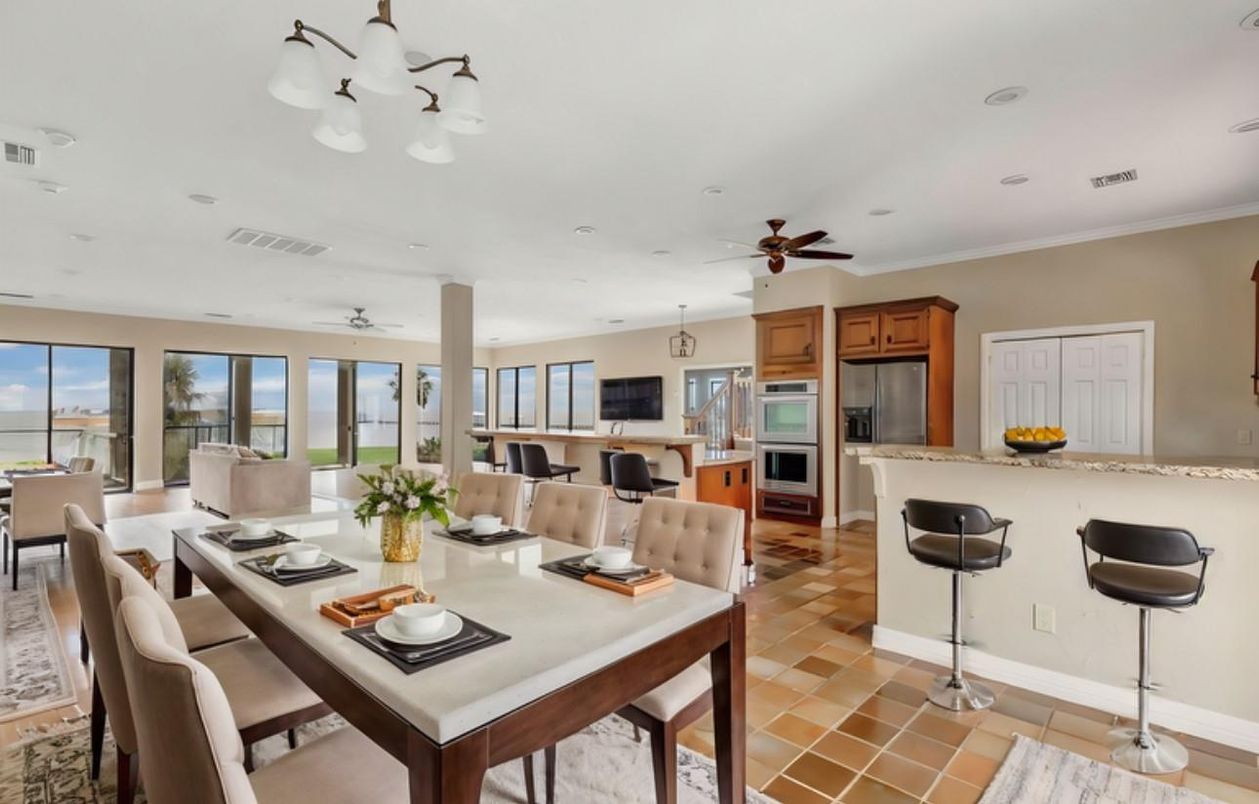 Dining room, Interior, Kitchen, Recessed Lighting, Stainless Steel Appliances
