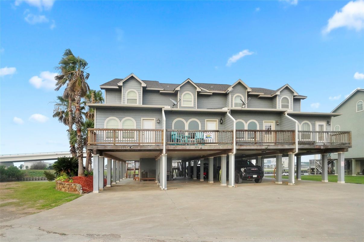 Exterior, Facade, Condo Building