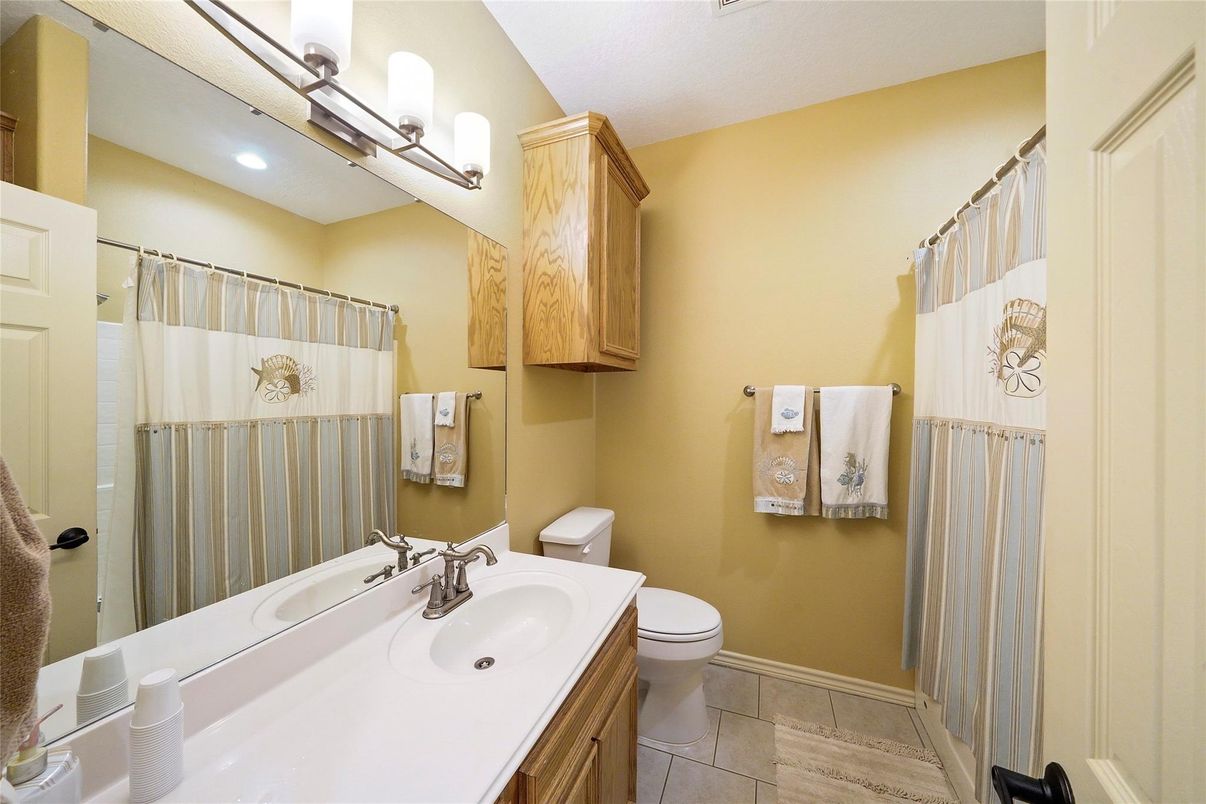 Bathroom, Interior, Recessed Lighting