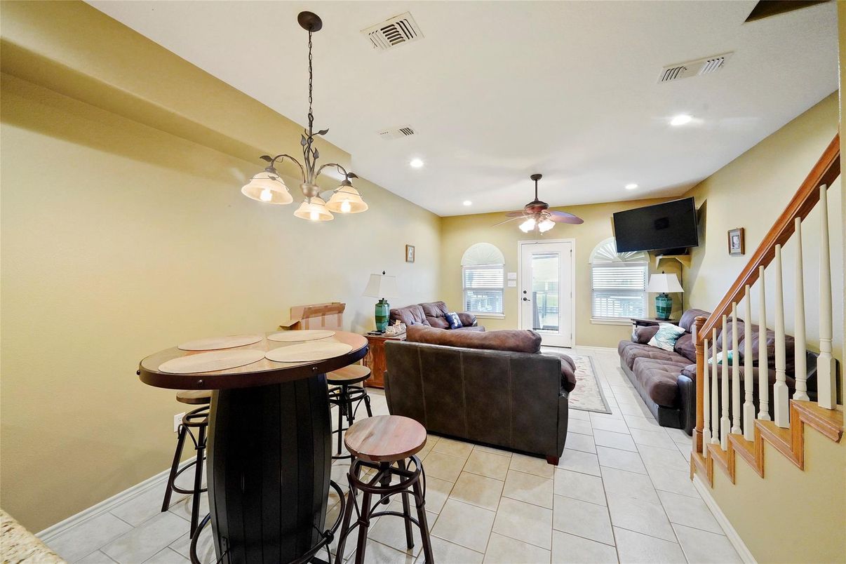 Interior, Living room, Pendant Lights, Recessed Lighting