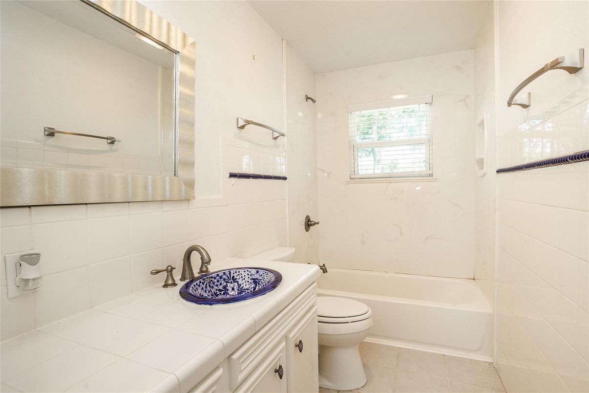 Bathroom, Interior, Tile Countertops