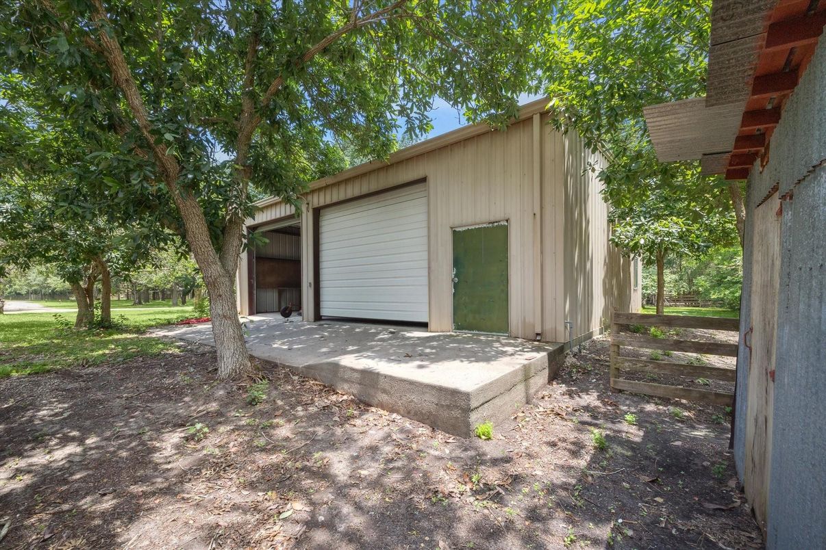 Detached Garage, Exterior