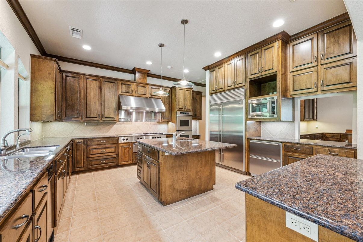 Interior, Kitchen, Pendant Lights, Recessed Lighting, Stainless Steel Appliances