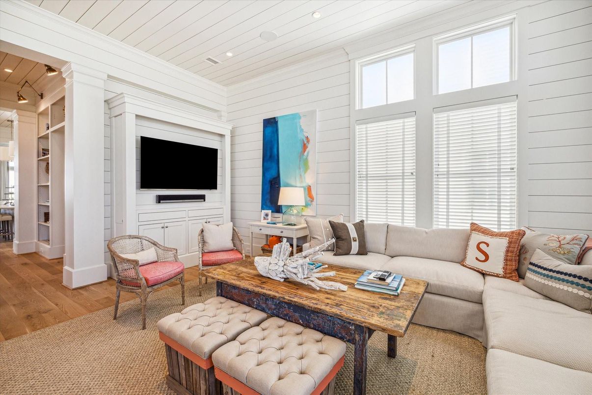 Interior, Living room, Recessed Lighting, Wood Texture Flooring