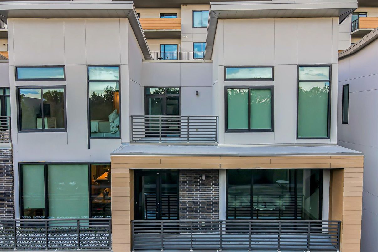 Exterior, Facade, Modern