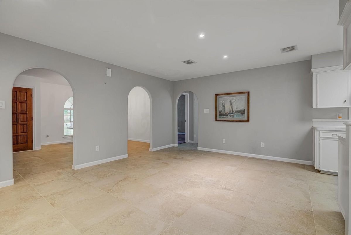 Empty room, Interior, Recessed Lighting