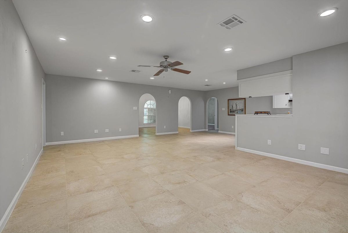 Empty room, Interior, Recessed Lighting