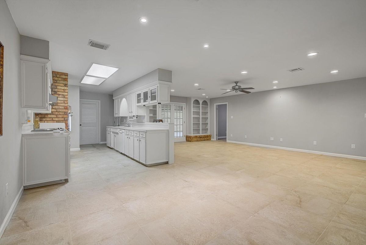 Interior, Kitchen, Recessed Lighting, Washer