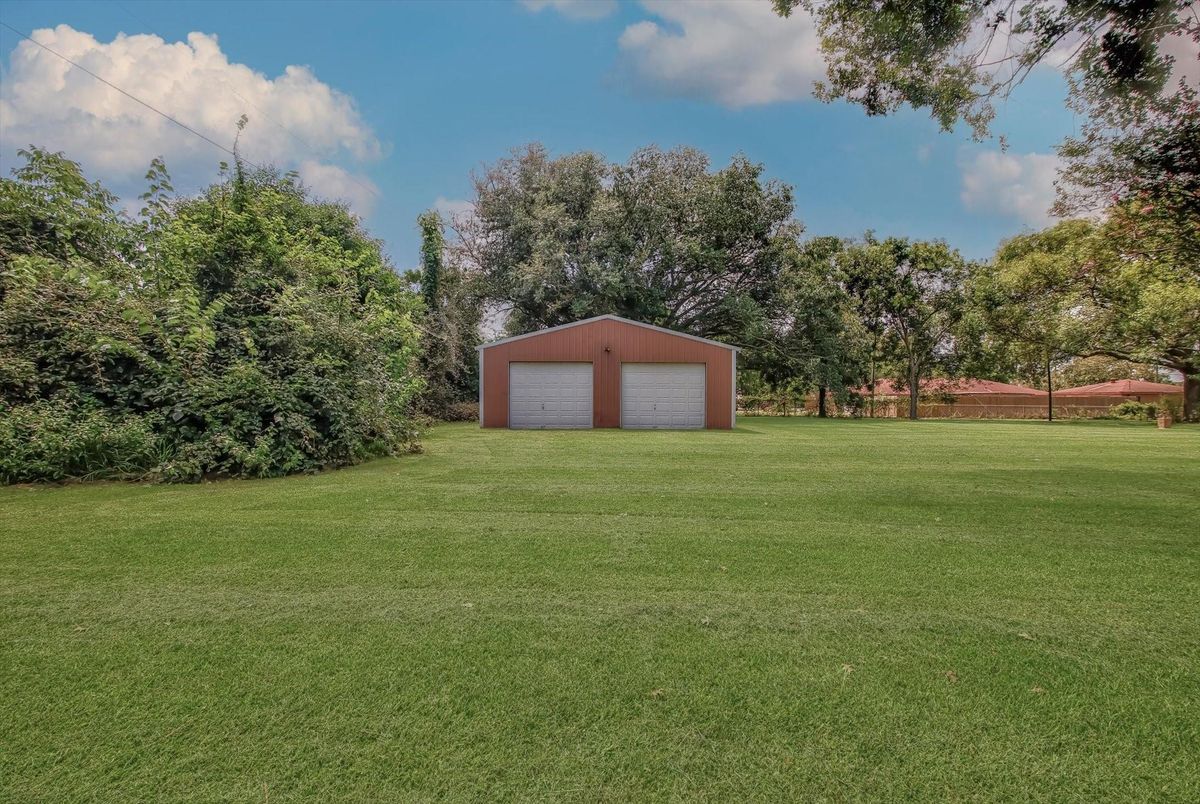 Backyard, Detached Garage, Exterior