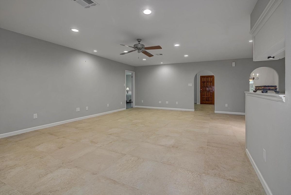 Empty room, Interior, Recessed Lighting